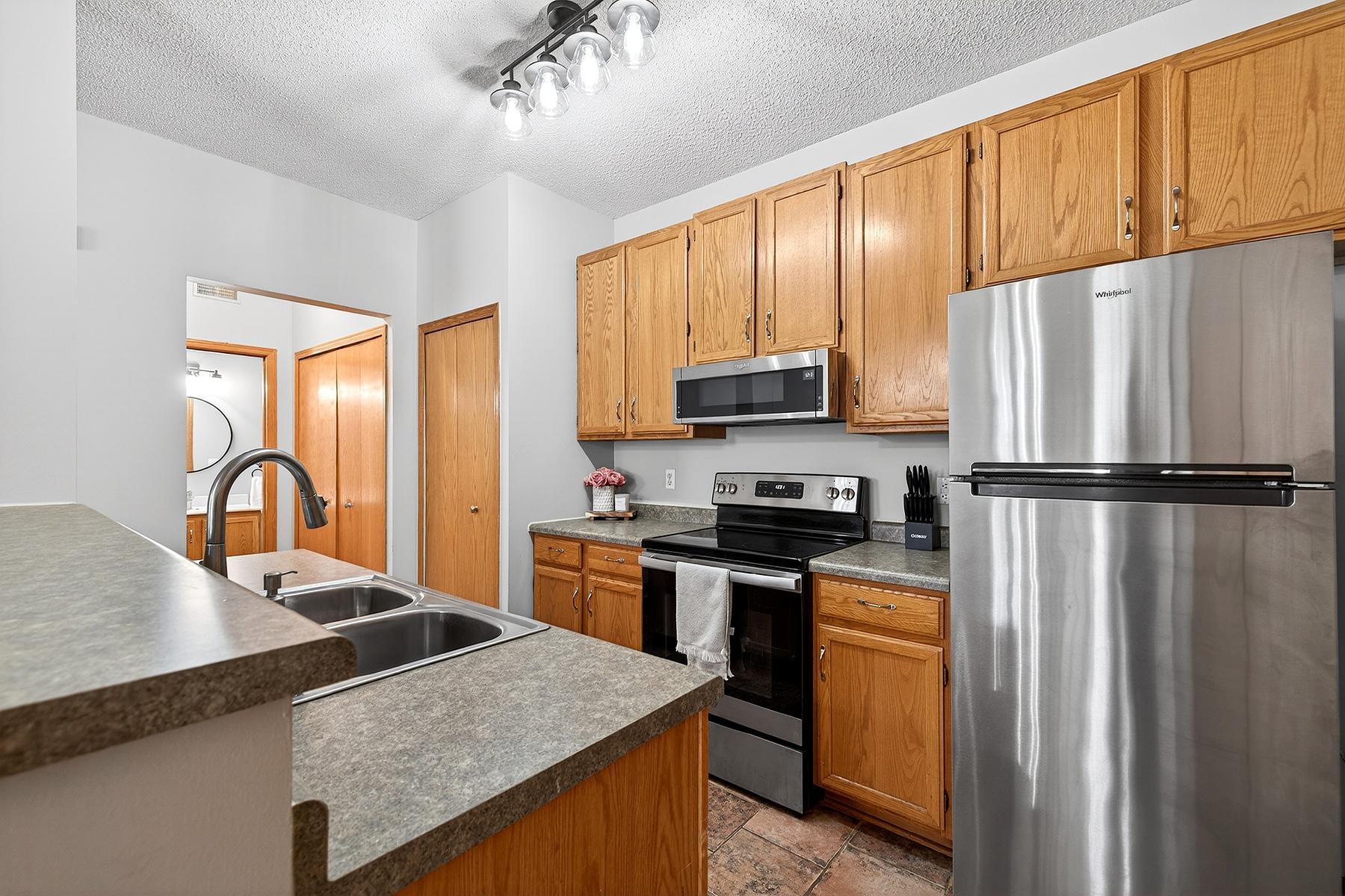 17975 Cobblestone Way Eden Prairie, MN 55347 - Photo 7 of 22