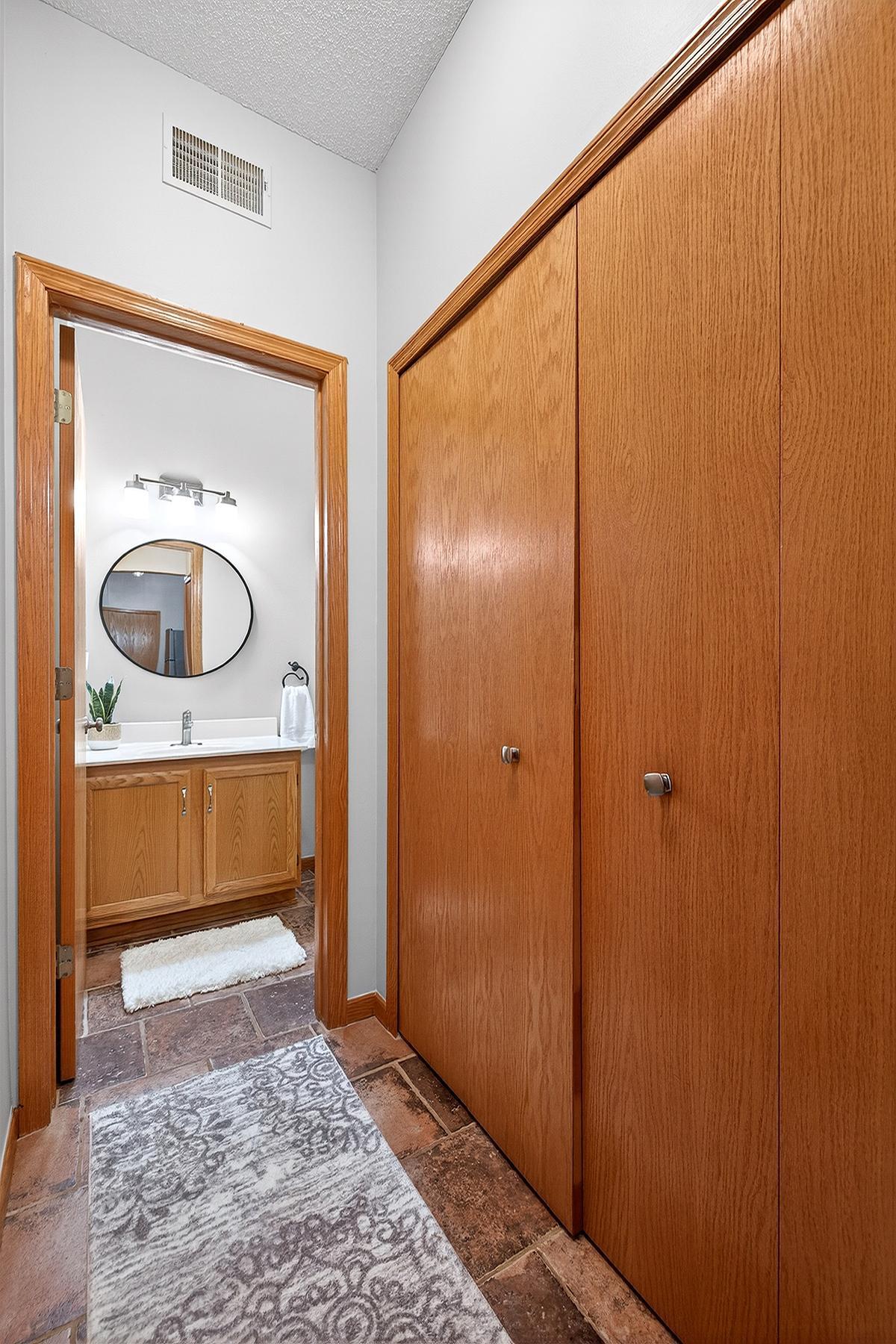 17975 Cobblestone Way Eden Prairie, MN 55347 - Photo 8 of 22