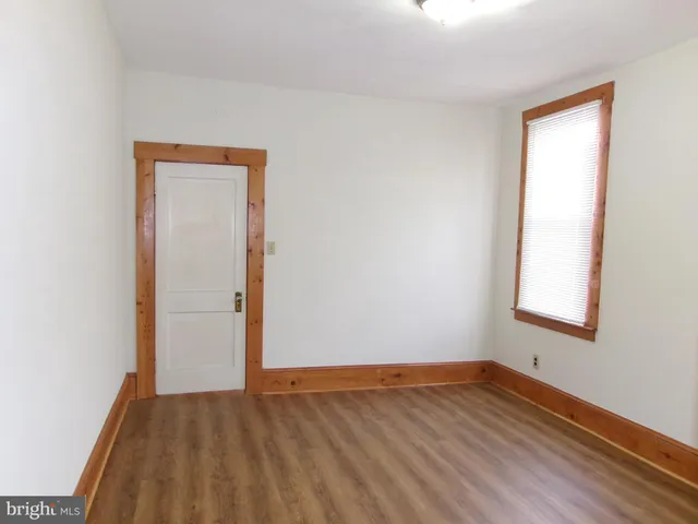 a view of front door with a window