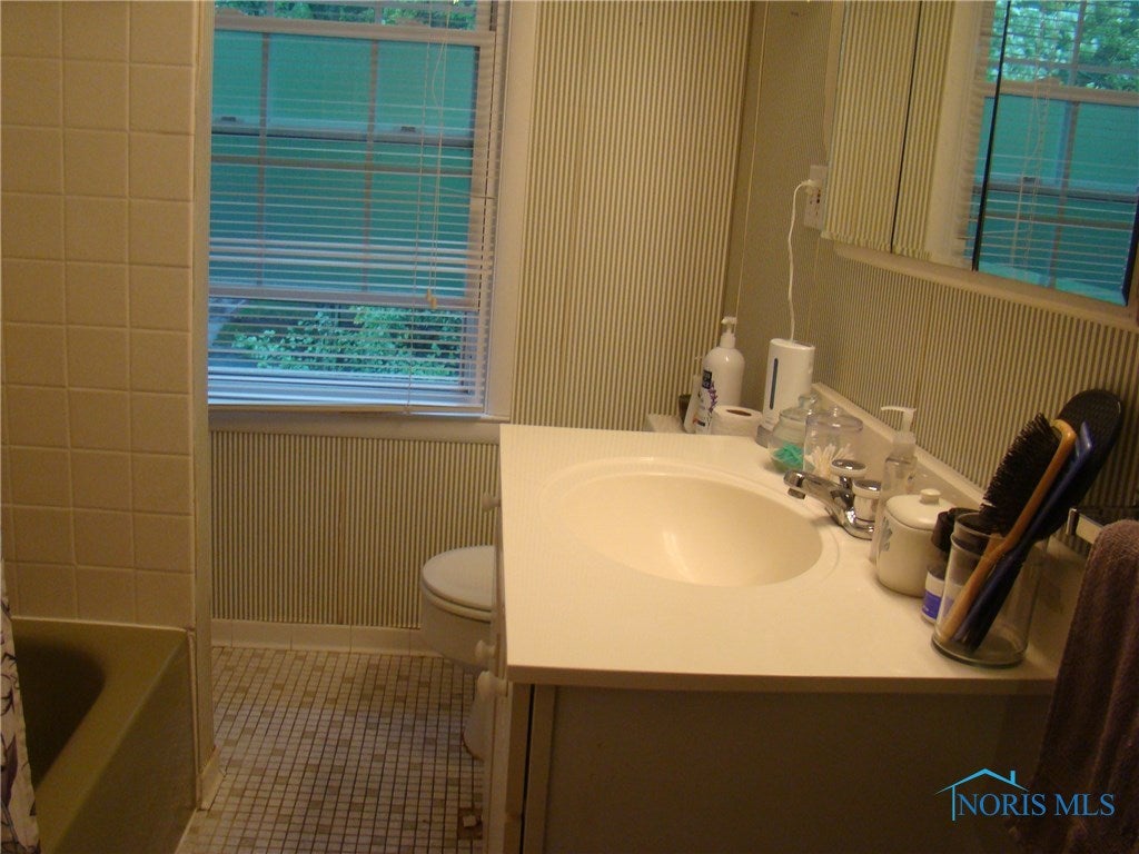 2434 Goddard Road Toledo, OH 43606 - Photo 9 of 16 Gallery Image 9