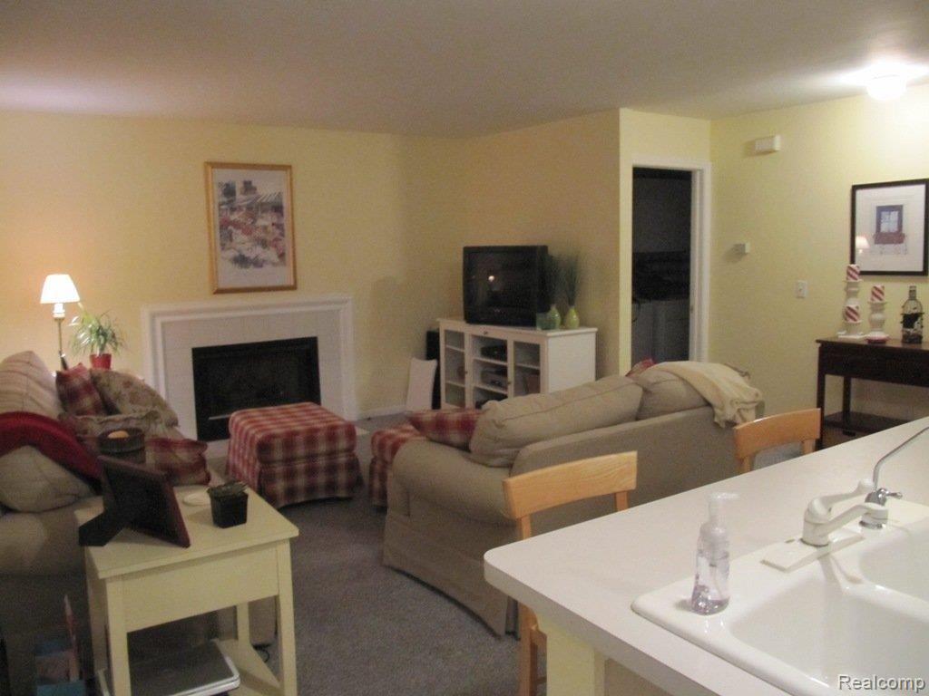 3631 Normandy Court Rochester, MI 48306 - Photo 11 of 14 Normandy 235