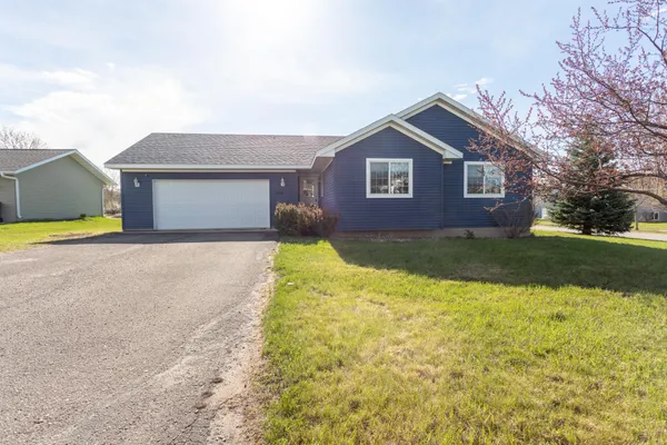 $324,900 | 1803 Jasmine Drive, Alexandria, MN 56308