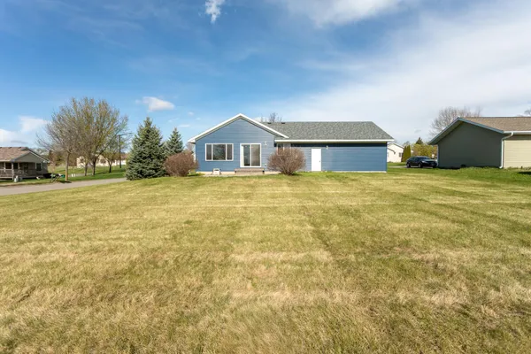 $324,900 | 1803 Jasmine Drive, Alexandria, MN 56308
