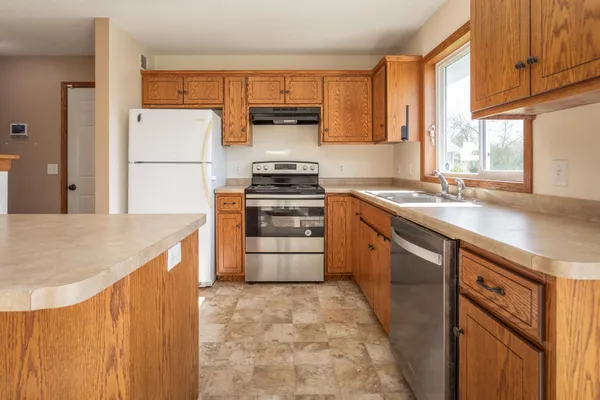 $324,900 | 1803 Jasmine Drive, Alexandria, MN 56308