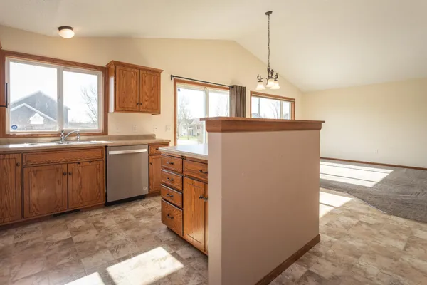 $324,900 | 1803 Jasmine Drive, Alexandria, MN 56308