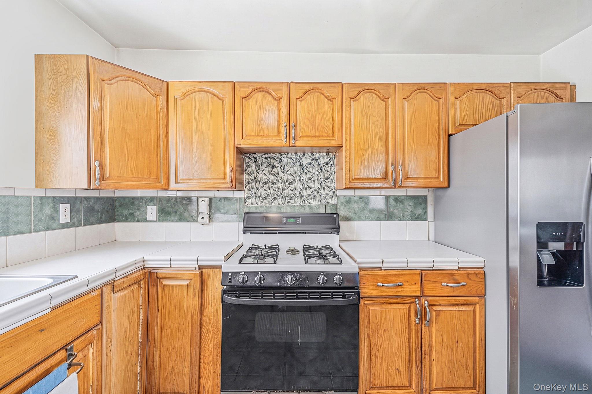 182 Commack Road Deer Park, NY 11729 - Photo 20 of 30 Gallery Image 20