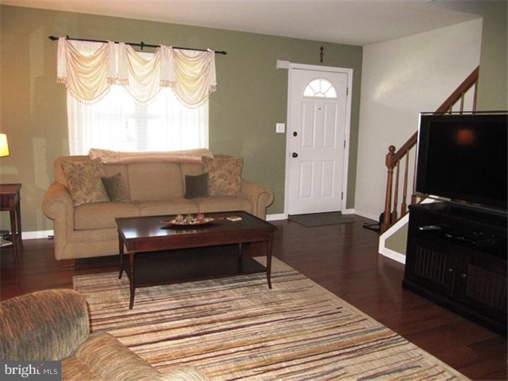 374 Sioux Court Sinking Spring, PA 19608 - Photo 7 of 23 Living Room