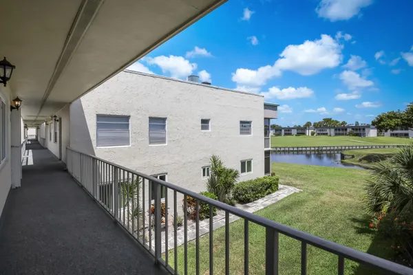 $2,000 | 510 Flanders P, Delray Beach, FL 33484