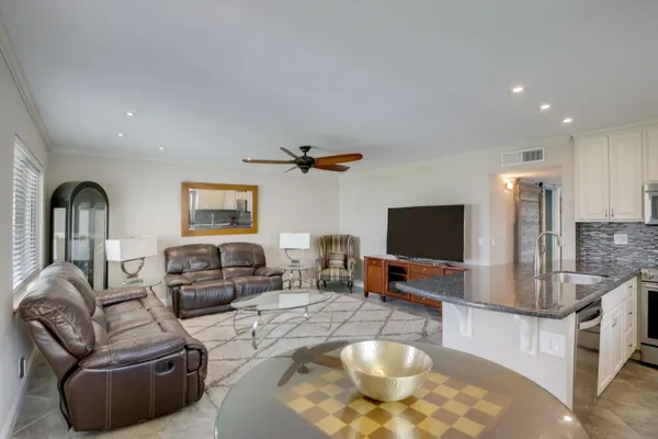 $2,000 | 510 Flanders P, Delray Beach, FL 33484