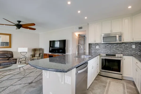 $2,000 | 510 Flanders P, Delray Beach, FL 33484