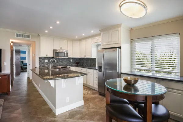 $2,000 | 510 Flanders P, Delray Beach, FL 33484