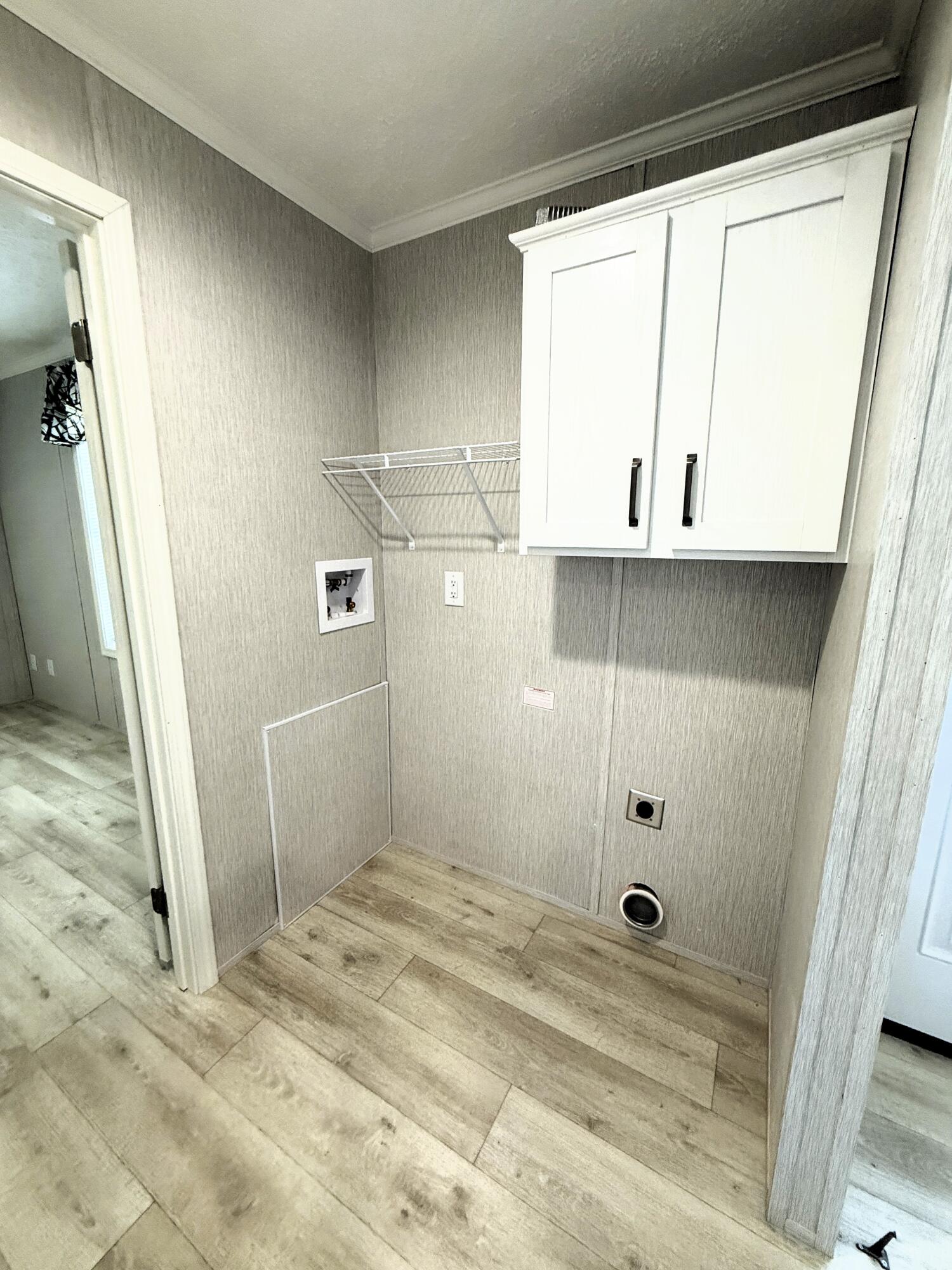 970 Gardiner Road, Unit 3 Wiscasset, ME 04578 - Photo 8 of 9 Laundry alcove