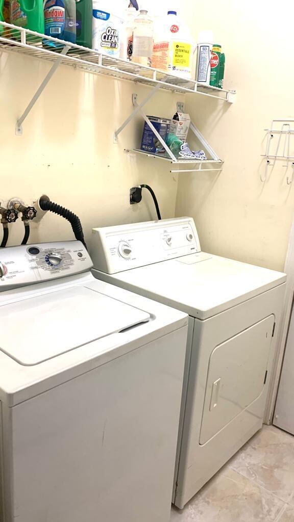 15809 Southwest 60th Terrace Miami, FL 33193 - Photo 10 of 20 a utility room with dryer and washer