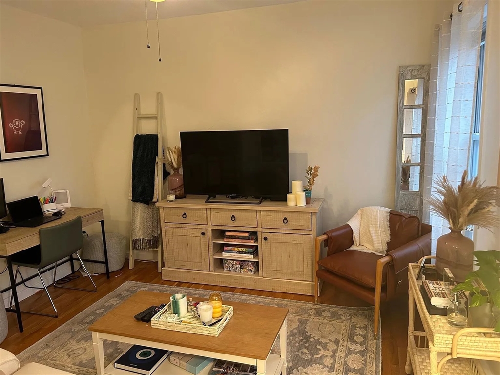 19 Fleet Street, Unit 4 Boston, MA 02113 - Photo 4 of 9