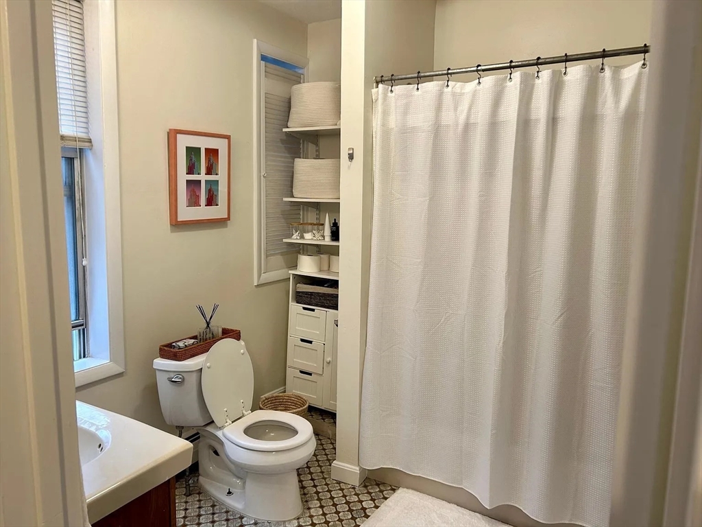 19 Fleet Street, Unit 4 Boston, MA 02113 - Photo 8 of 9