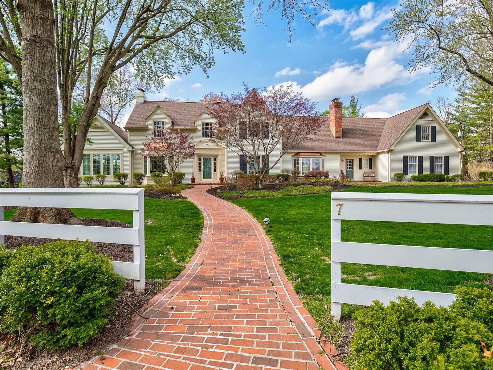 7 Fox Run Lane Frontenac, MO 63131 - Photo 2 of 47