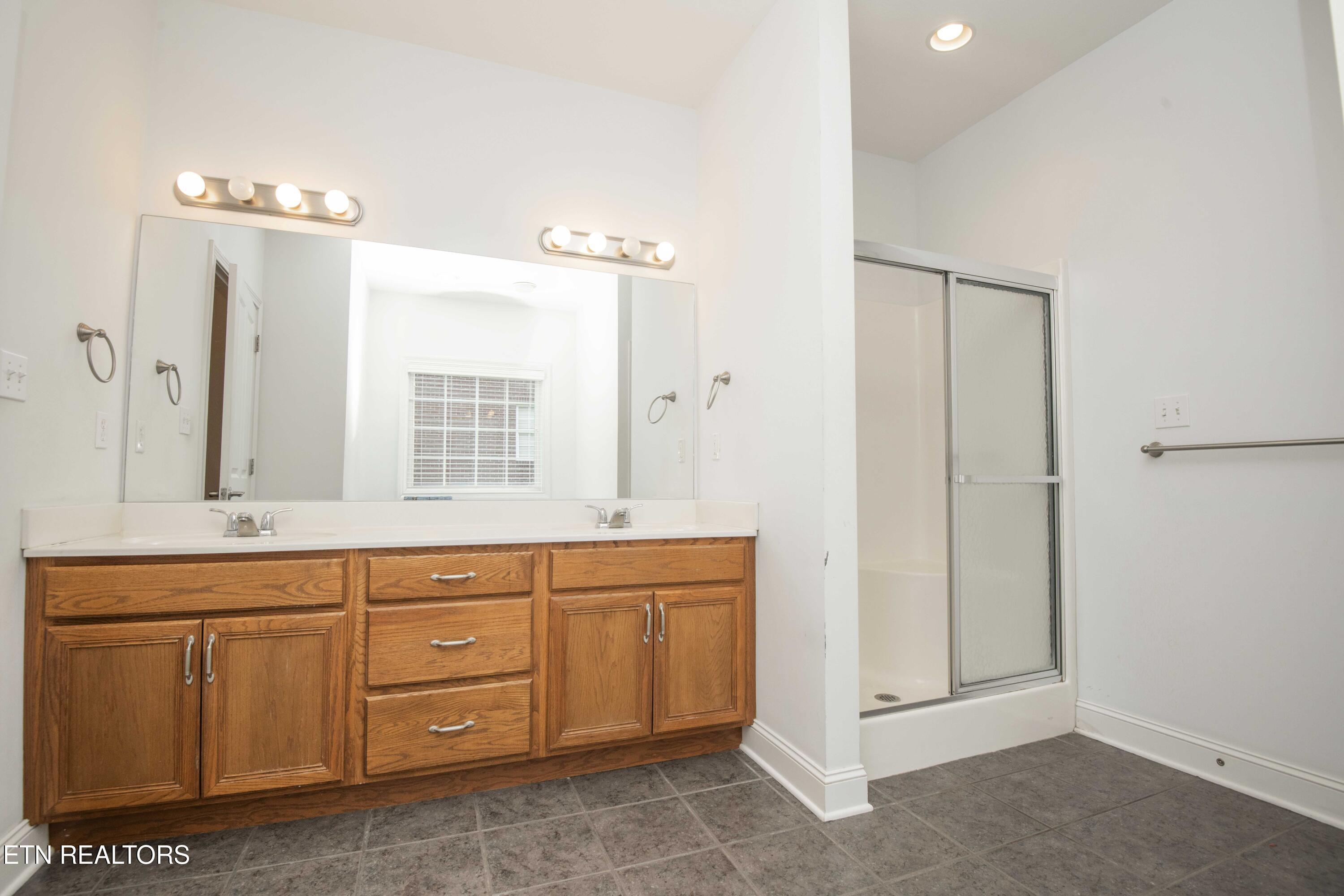 110 Waterston Way Clinton, TN 37716 - Photo 27 of 47 master bath 1_1