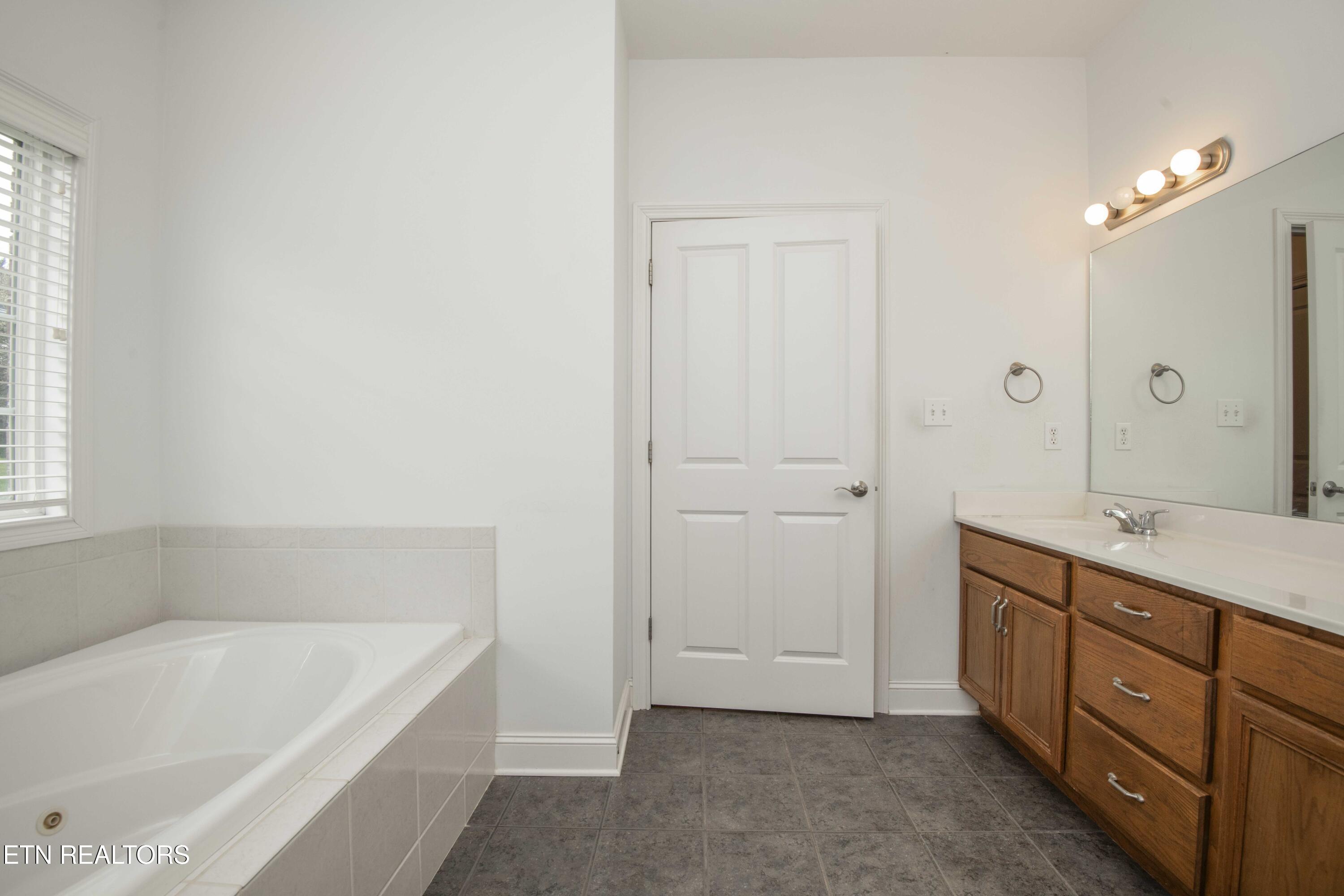 110 Waterston Way Clinton, TN 37716 - Photo 29 of 47 master bath_1