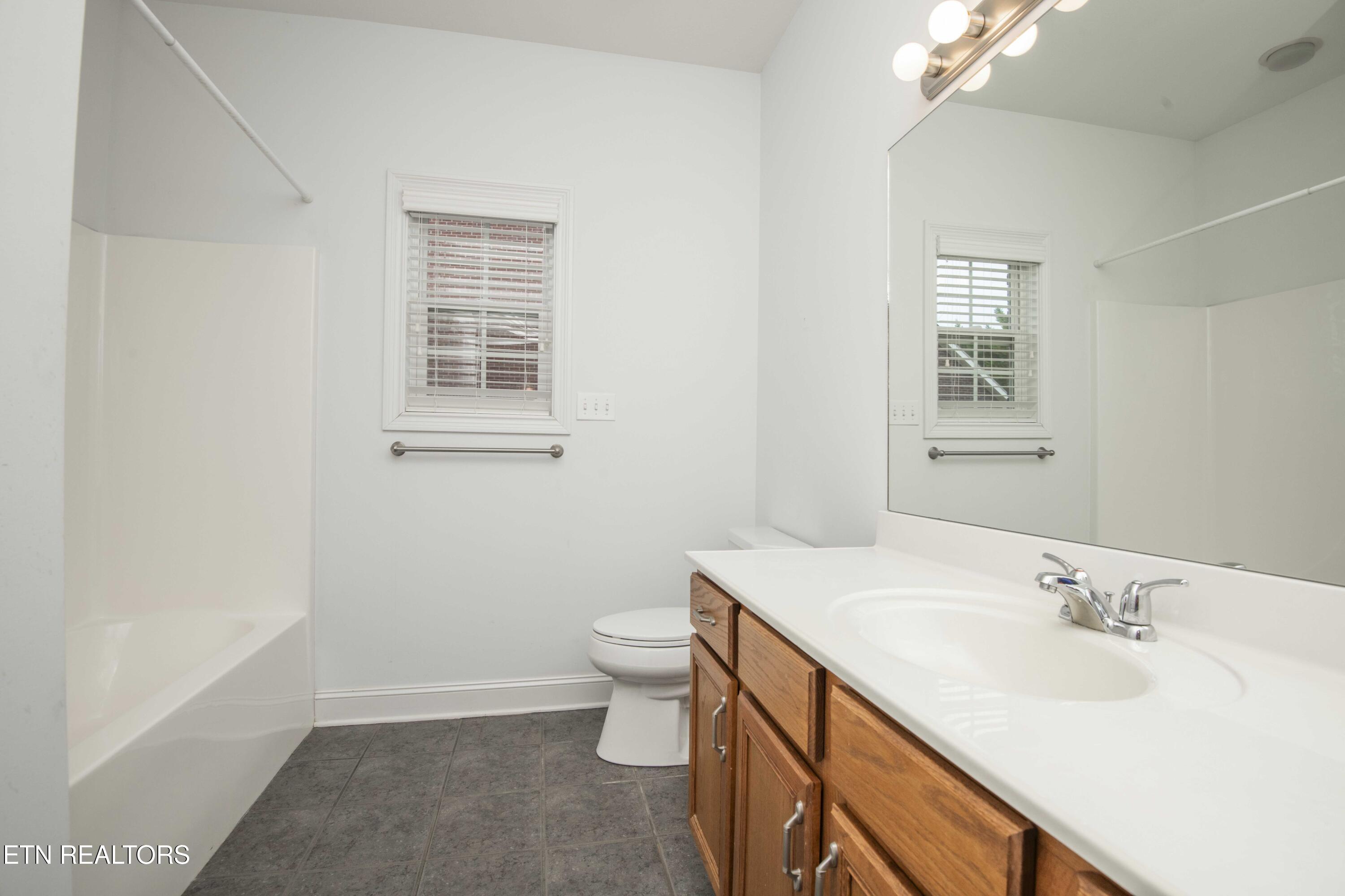 110 Waterston Way Clinton, TN 37716 - Photo 33 of 47 second bath_1