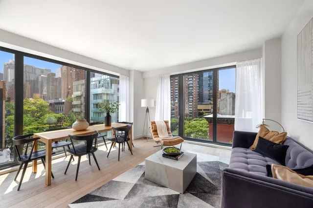 $1,925,000 | 500 West 45th Street, Unit 627 | Hell's Kitchen