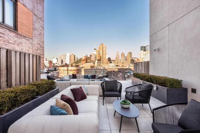$1,925,000 | 500 West 45th Street, Unit 627 | Hell's Kitchen