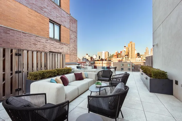 $1,925,000 | 500 West 45th Street, Unit 627 | Hell's Kitchen