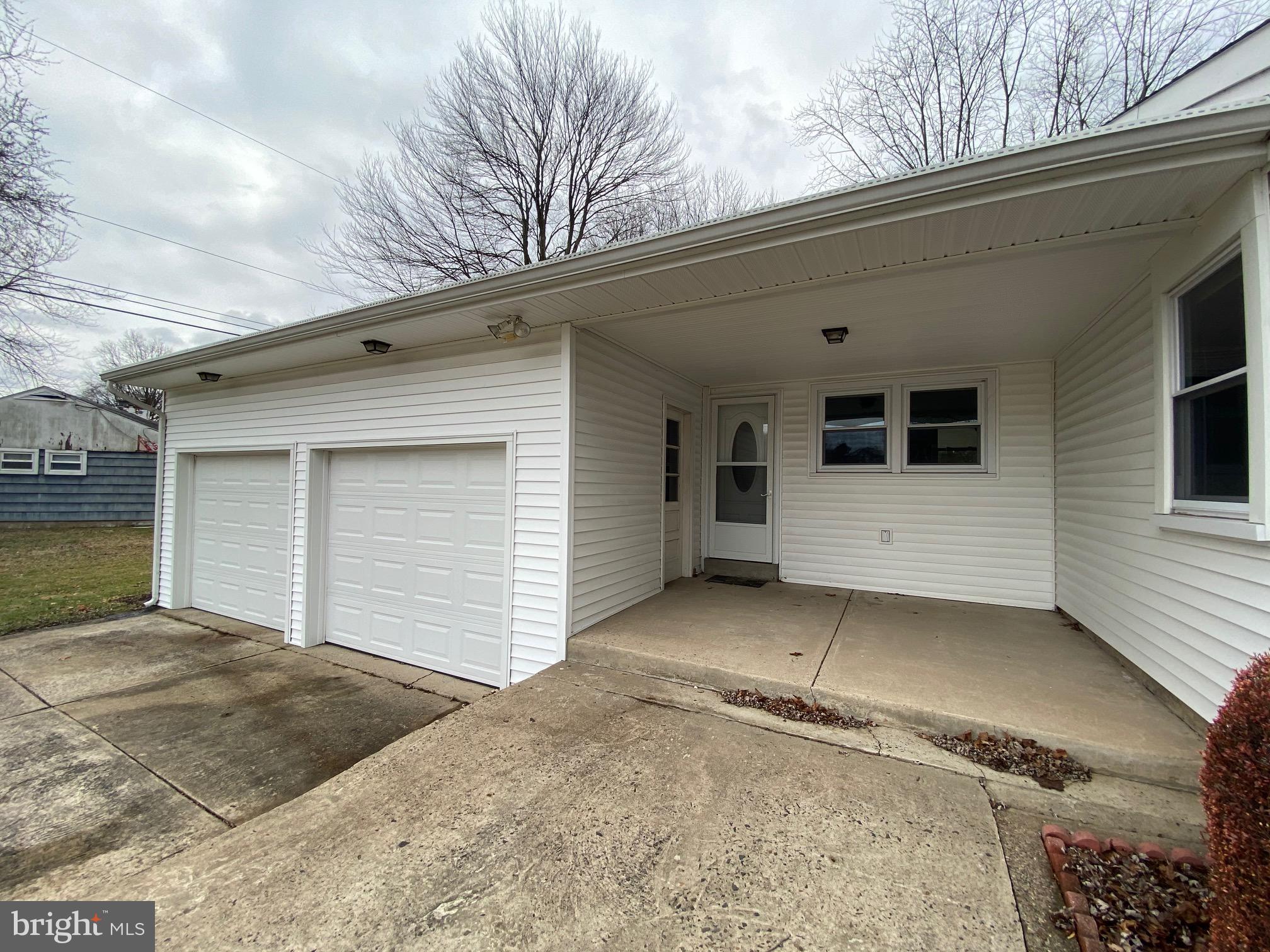 1032 Harding Road Southampton, PA 18966 - Photo 3 of 7 Gallery Image 3