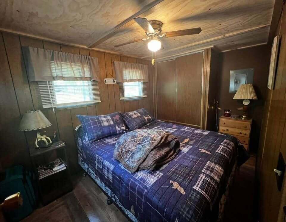 11881 Winesap Road Baldwin, MI 49304 - Photo 14 of 27 pic of bed winesap