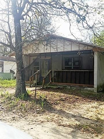 623 West Griffith Avenue Crestview, FL 32536 - Photo 3 of 11 a view of wooden fence