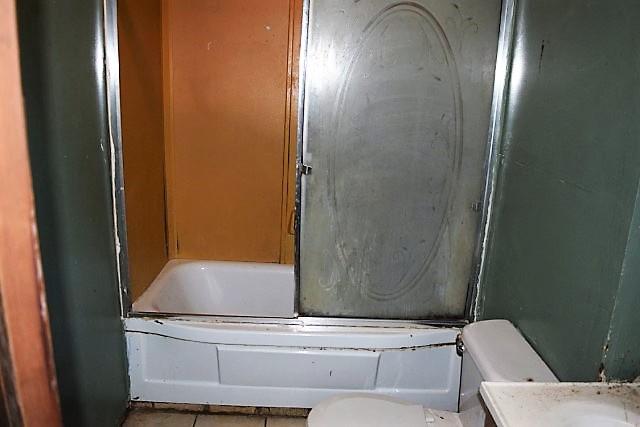 623 West Griffith Avenue Crestview, FL 32536 - Photo 9 of 11 a bathroom with a bathtub and toilet