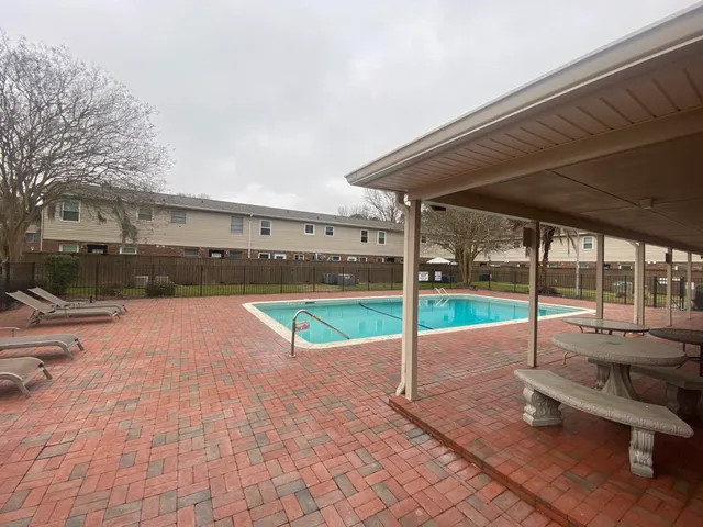 $243,000 | 415 Parkdale Drive, Unit 6D, Charleston, SC 29414