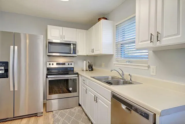 $243,000 | 415 Parkdale Drive, Unit 6D, Charleston, SC 29414