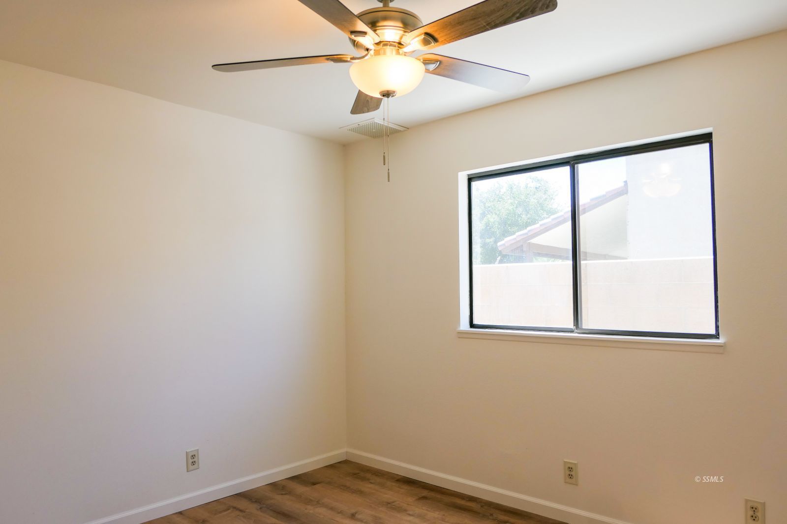 925 Hermosa Avenue Ridgecrest, CA 93555 - Photo 32 of 50 an empty room with a window and a fan