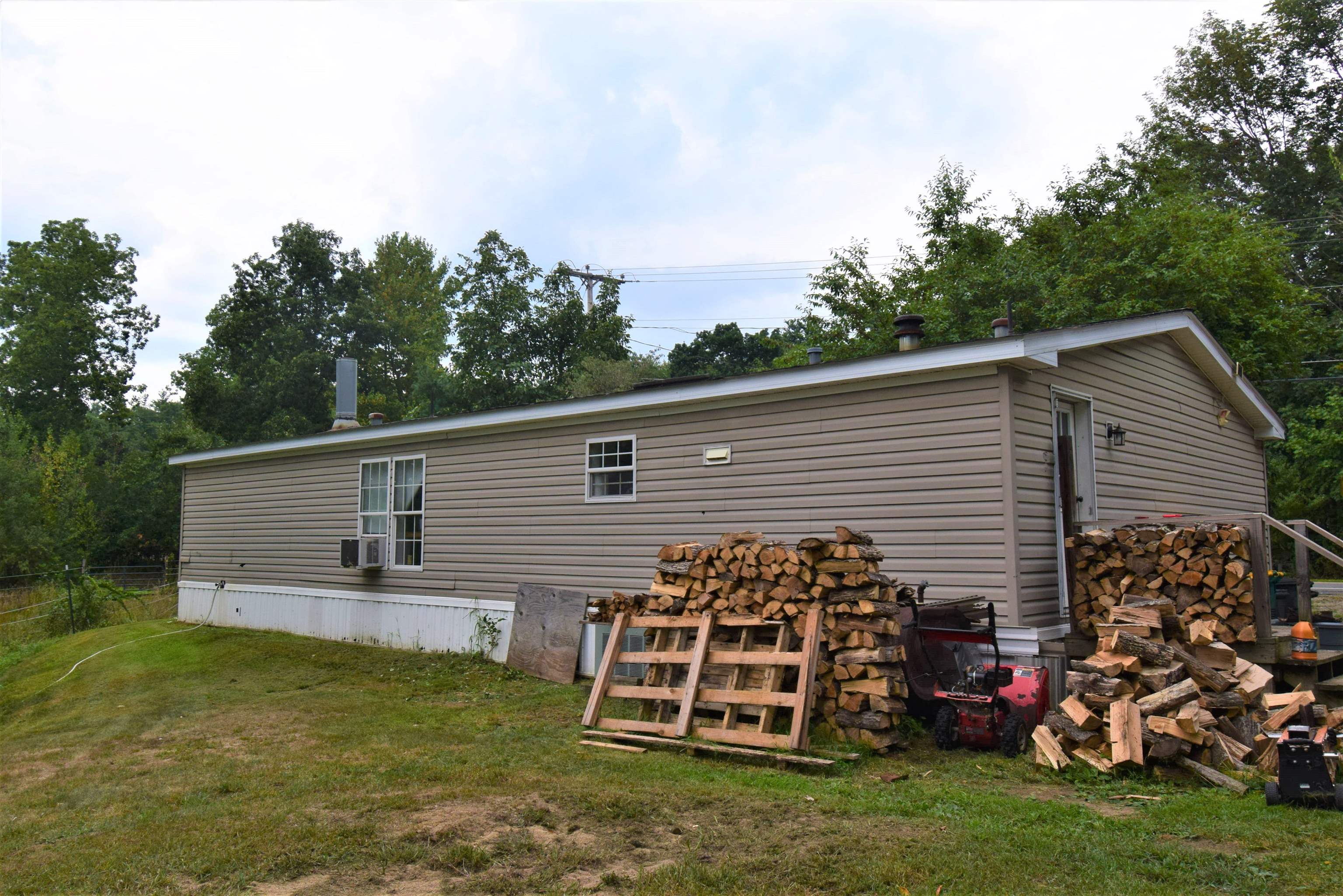 60 Mill Road Kingston, NH 03848 - Photo 3 of 12