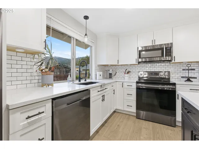 $484,900 | 353 72nd Street, Springfield, OR 97478