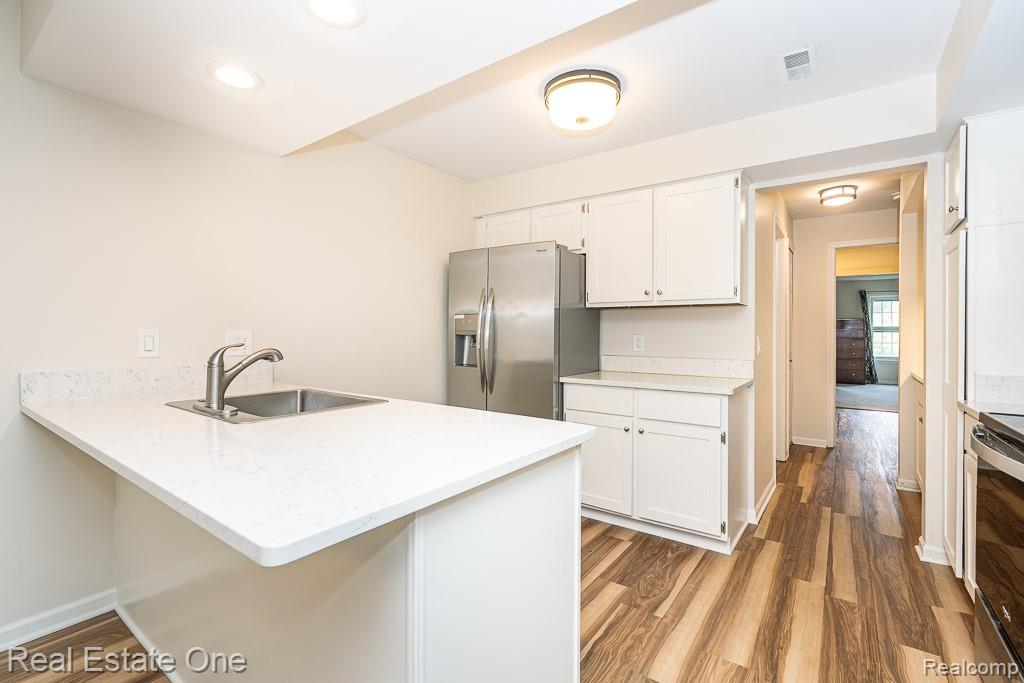 1665 Huntington Park, Unit E Rochester, MI 48309 - Photo 12 of 40