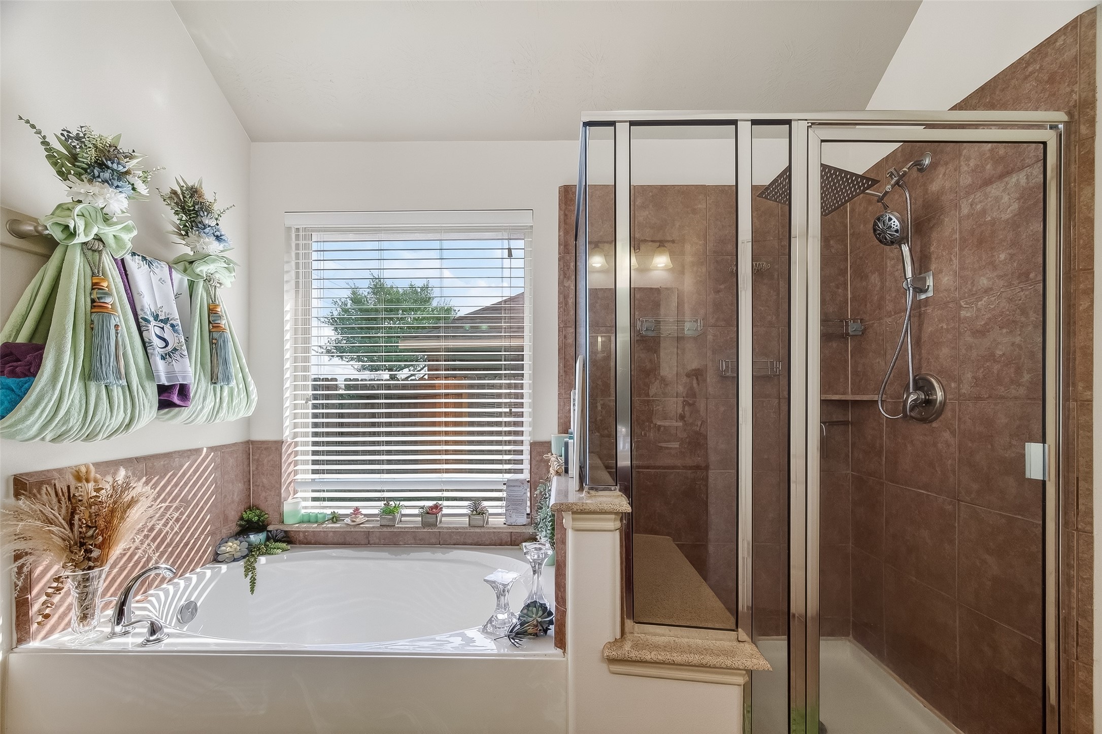 13415 Star Creek Lane Rosharon, TX 77583 - Photo 21 of 46 a bathroom with a shower and a bathtub