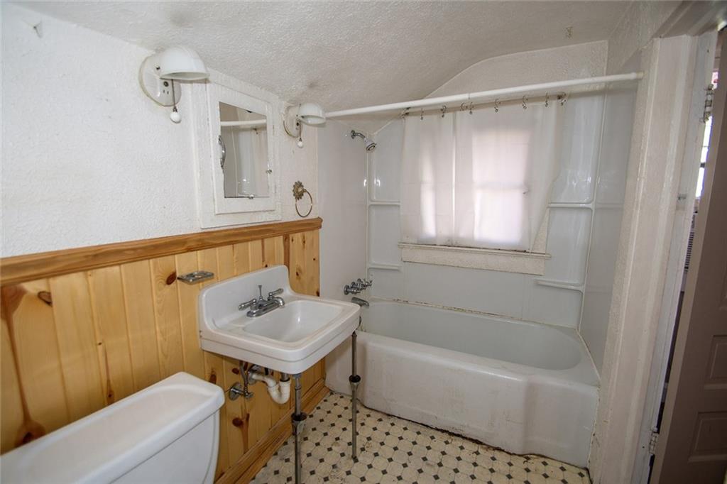 38 North Kenmore Road Indianapolis, IN 46219 - Photo 37 of 43 Gallery Image 37