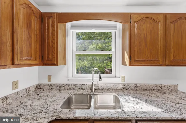 a view of an empty room with closet and closet