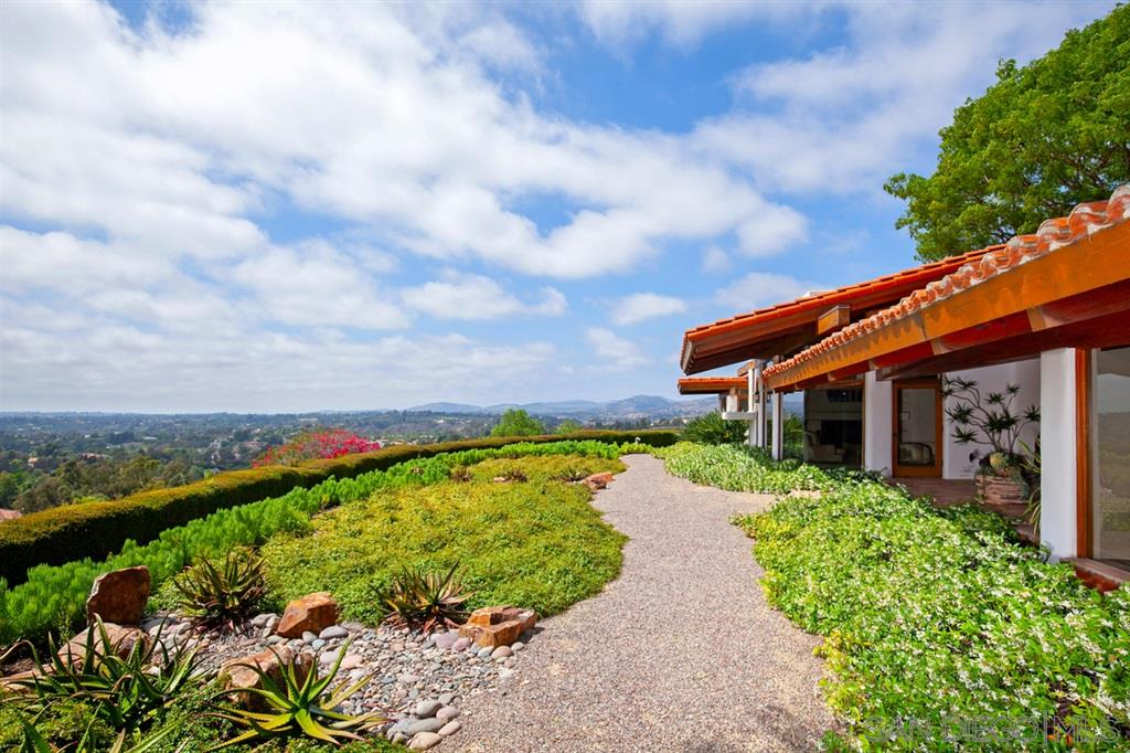 17279 Circa Oriente Rancho Santa Fe, CA 92067 - Photo 12 of 25