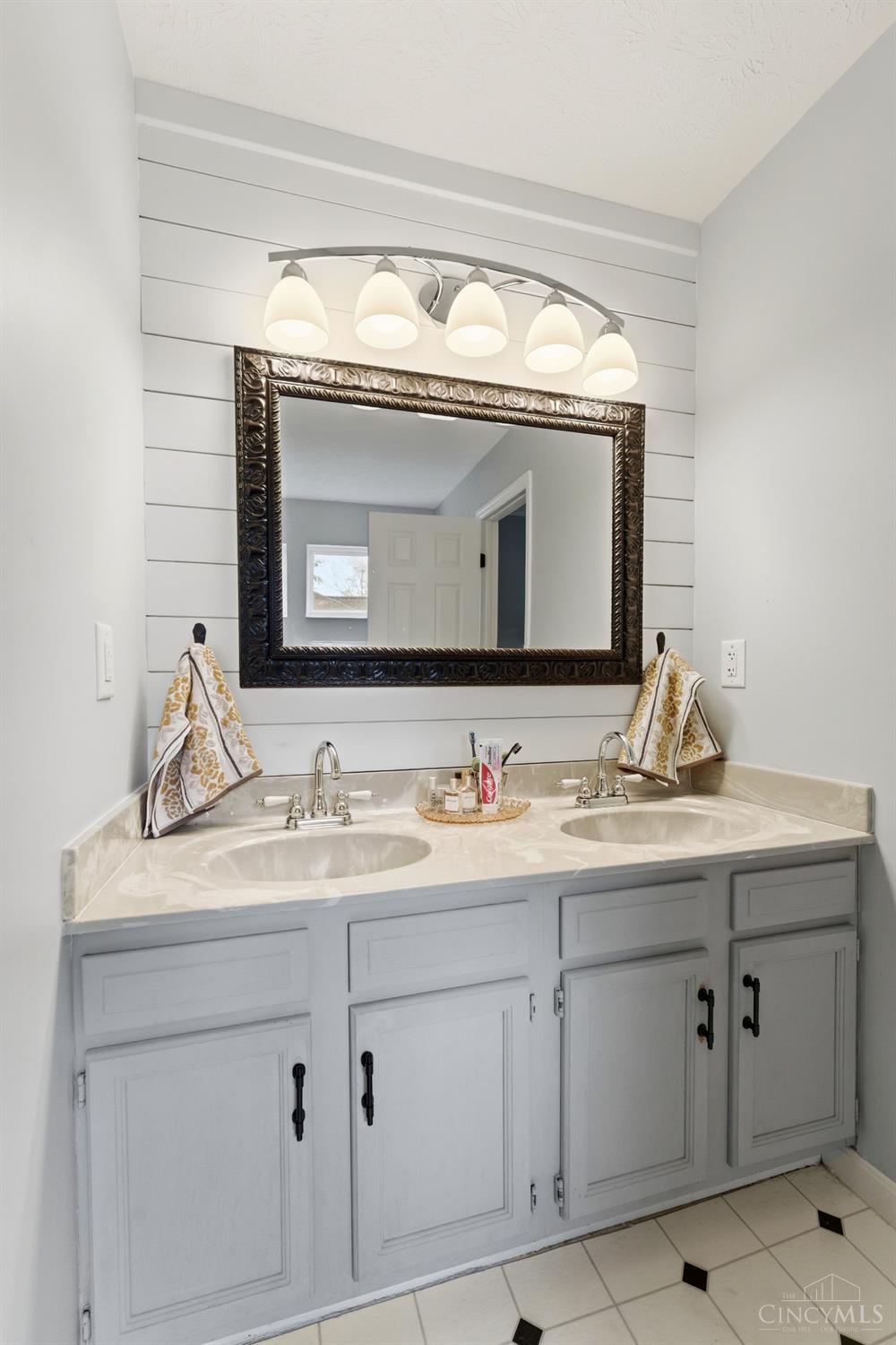 8031 Kings Court Maineville, OH 45039 - Photo 20 of 48