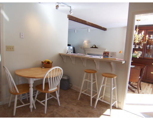 39 Heritage Road Billerica, MA 01821 - Photo 7 of 21 a dining room with furniture and window
