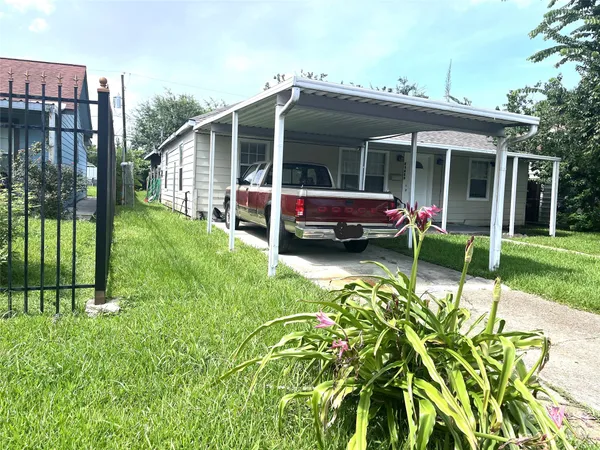 $1,600 | 10417 Fairfax Street, Houston, TX 77029