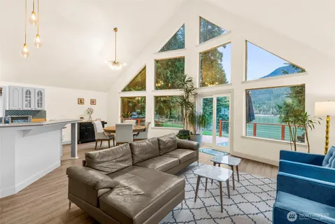 $949,950 | 12914 532nd Street East, Eatonville, WA 98328