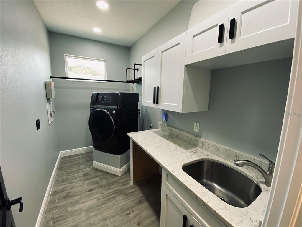 11802 Shadow Run Boulevard Riverview, FL 33569 - Photo 38 of 51 a utility room with dryer and washer