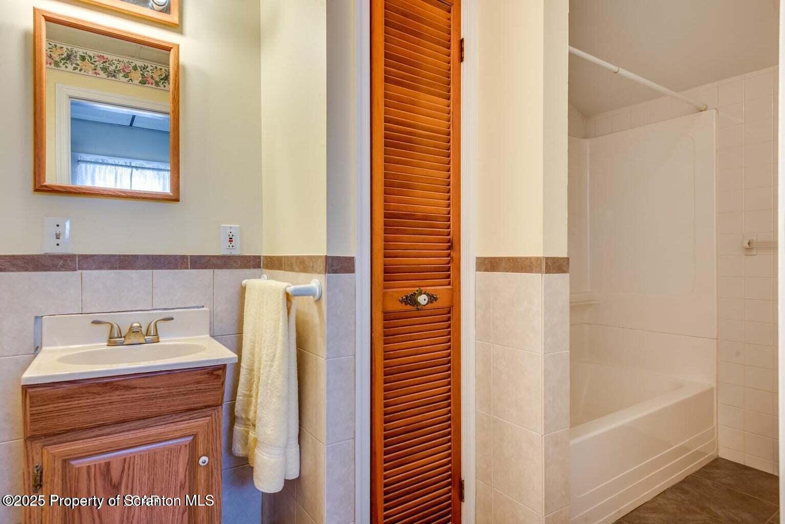 121 Cedar Street Exeter, PA 18643 - Photo 4 of 5 20250521140919217945000000-o