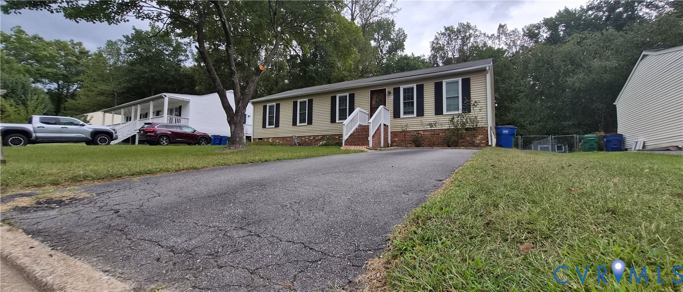 12409 Locustgrove Road Henrico, VA 23238 - Photo 18 of 40 Single-story residence featuring light-toned sidin