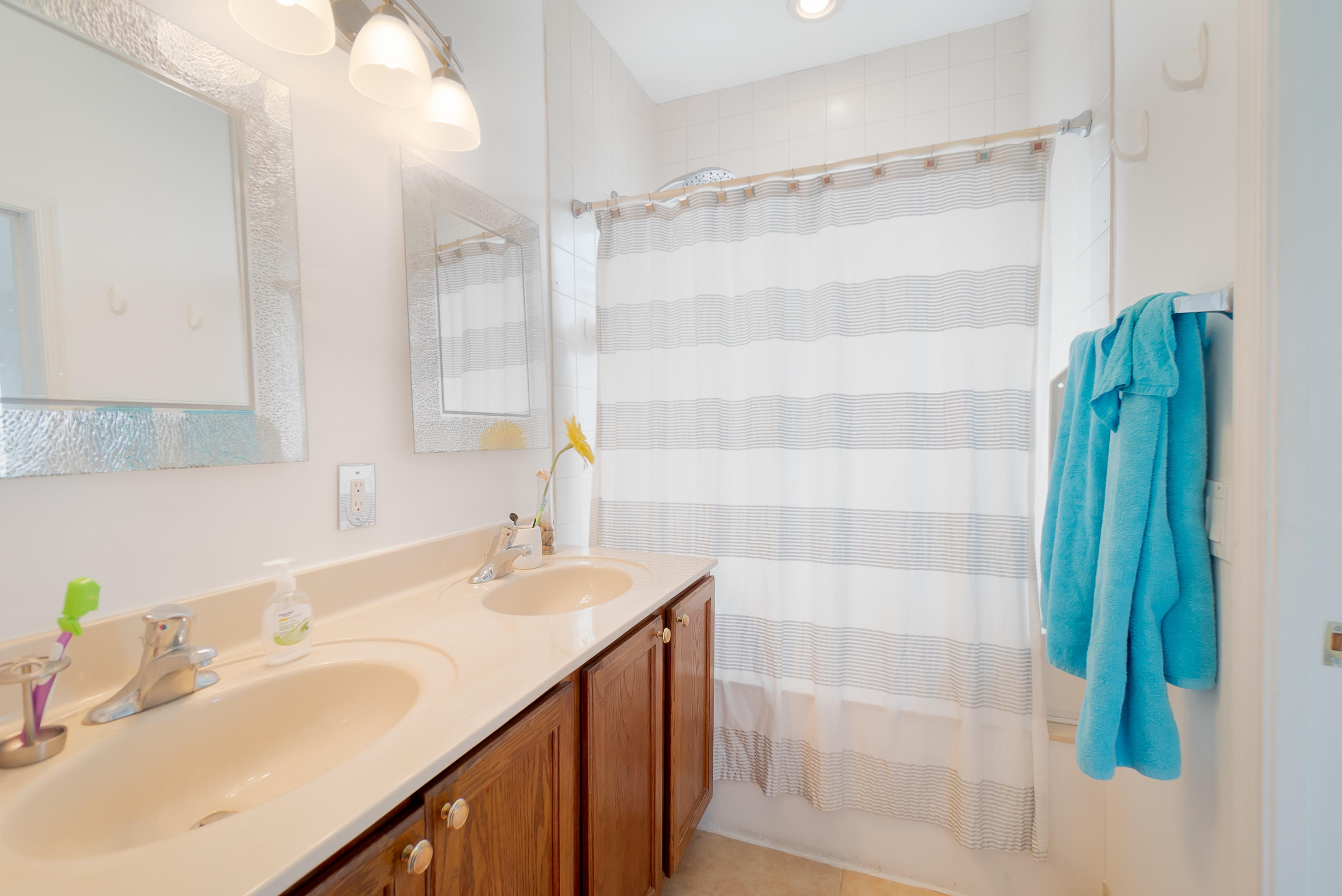 3164 Laurel Ridge Circle Riviera Beach, FL 33404 - Photo 7 of 19 Master Bathroom