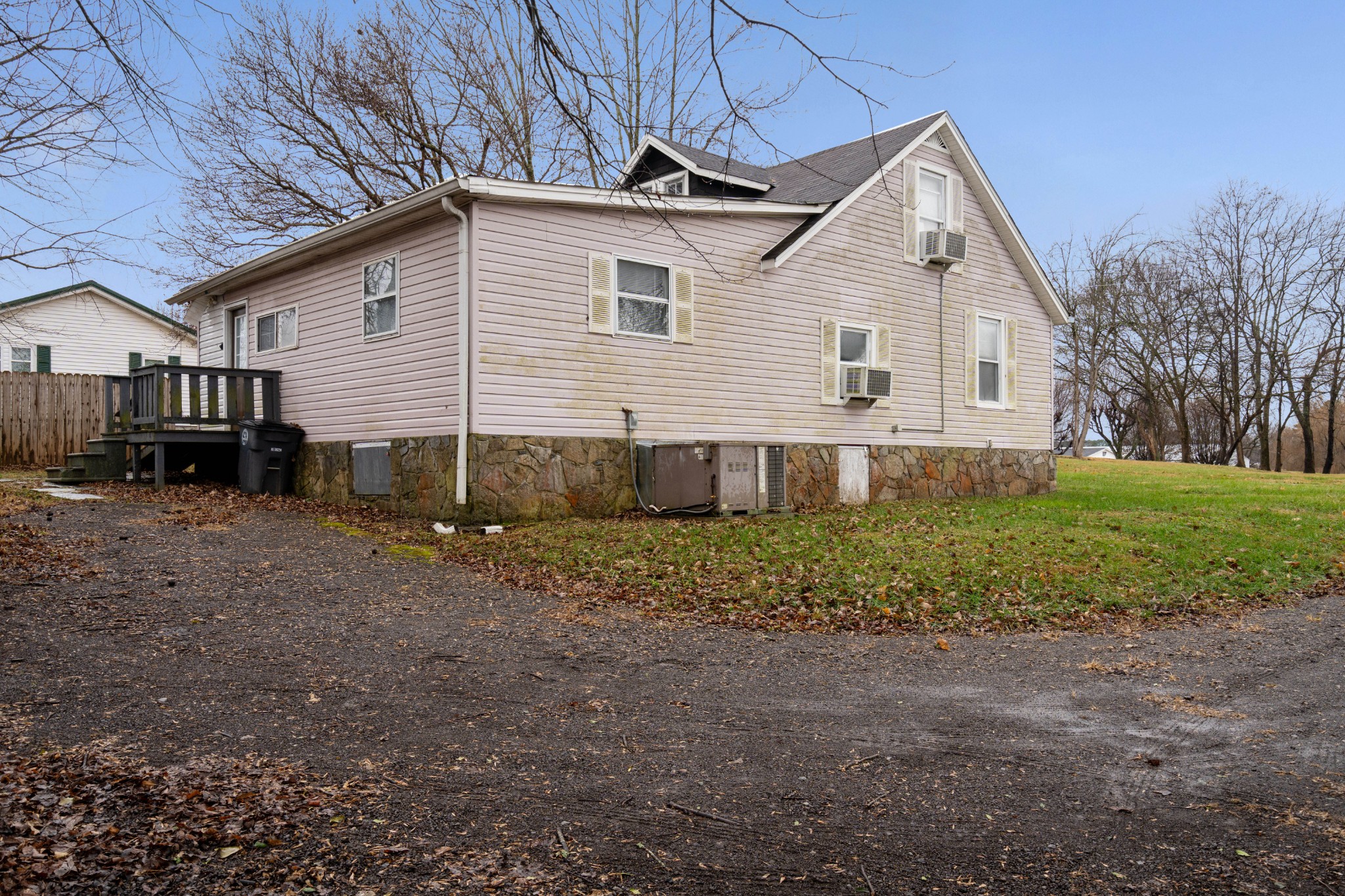 699 Oak Street Lafayette, TN 37083 - Photo 3 of 22