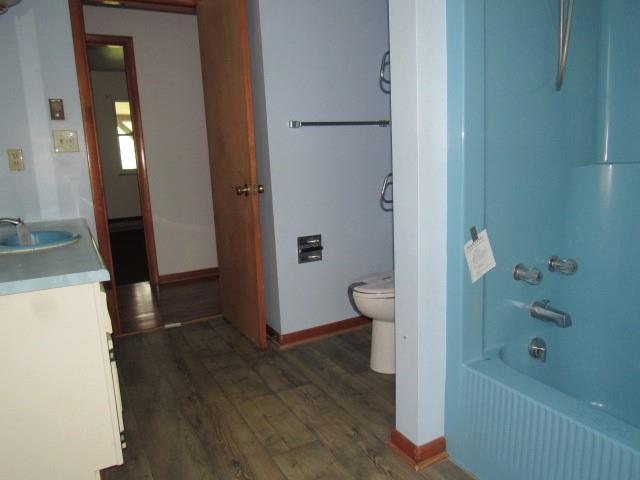 382 Walnut Hill Road Uniontown, PA 15401 - Photo 12 of 22 a bathroom with a bathtub and a toilet